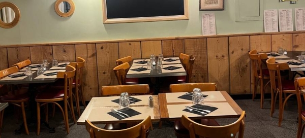 Le restaurant - Bistrot De La Gare - restaurant MOLLEGES - manger a MOLLEGES